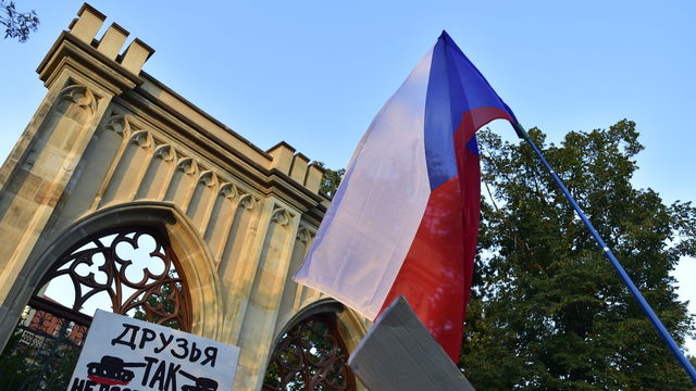 Protest rally held outside Russian Embassy - Czech Points