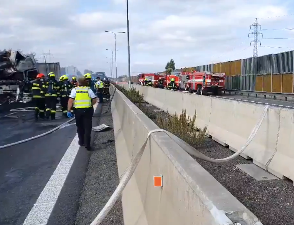 Fiery multi-vehicle crash kills 3 in Brno - Czech Points