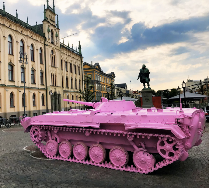 David Černý's pink tank on exhibition in Stockholm - Czech Points
