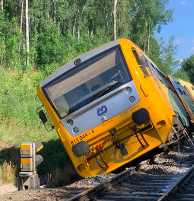 Train derails in Lázně Kynžvart, two injured - Czech Points