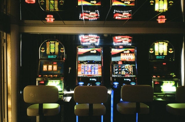 Prague to ban slot machines - Czech Points